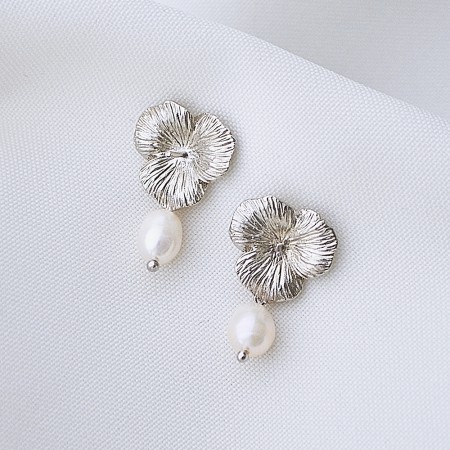 Pasidabruoti auskarai su perlais